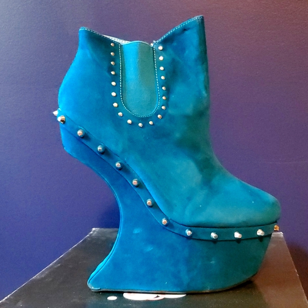 Bumper brand heelless bootie